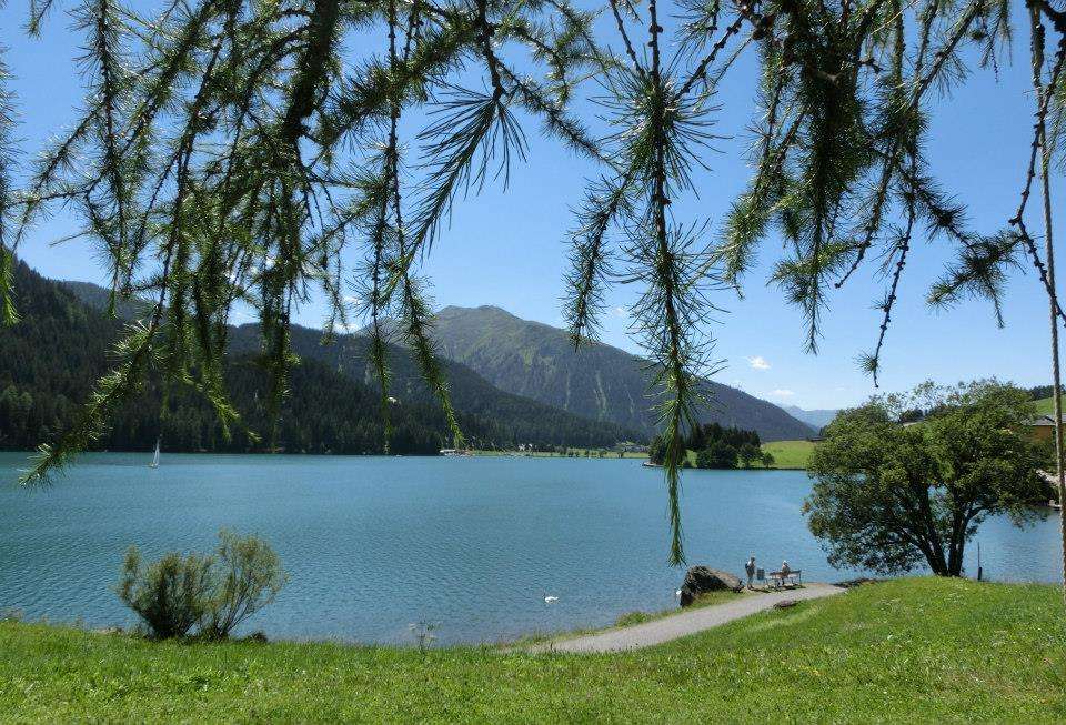 Wspaniałe jezioro w Szwajcarii puzzle online