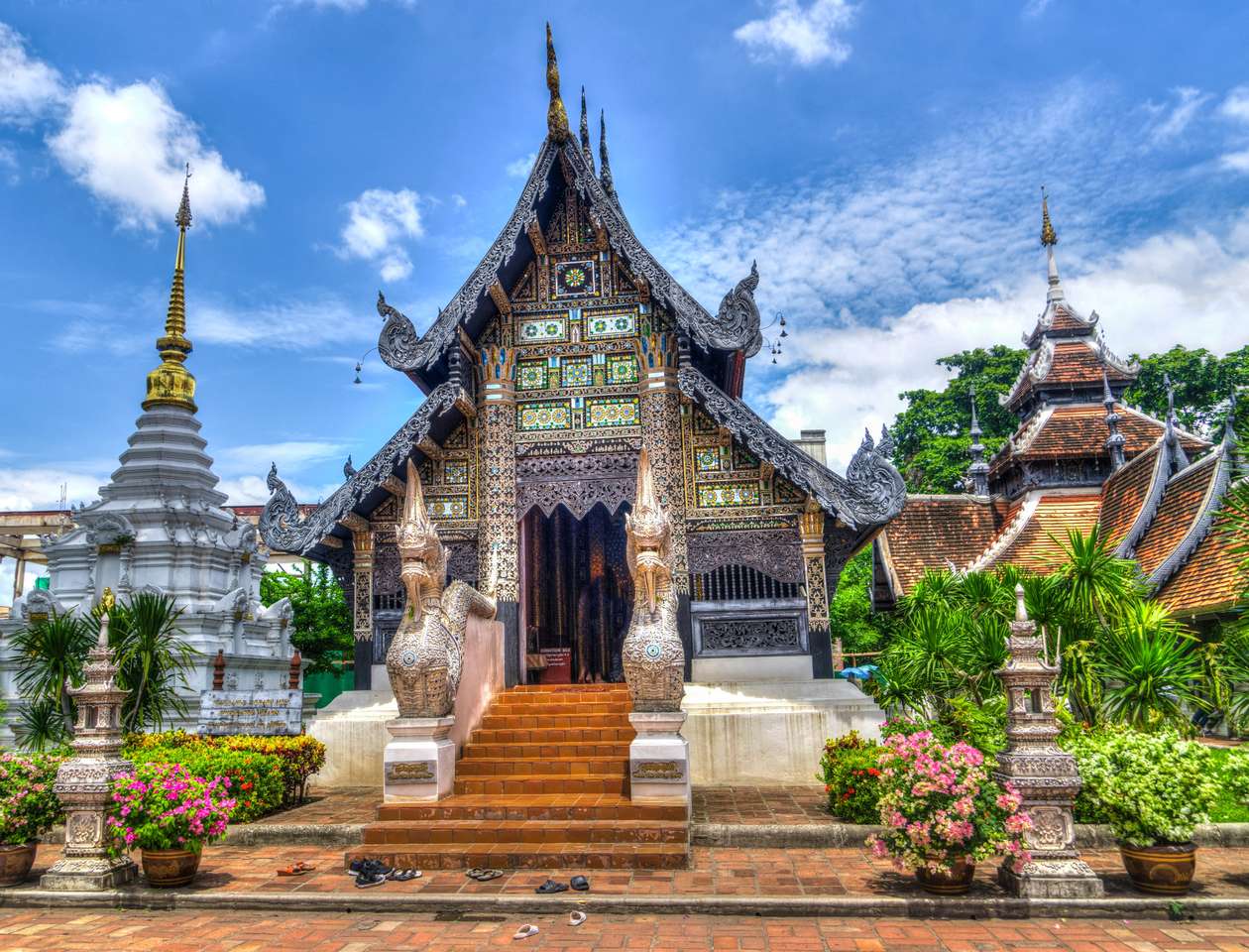 Tajlandia-Świątynia Chiang Mai, piękny budynek puzzle online