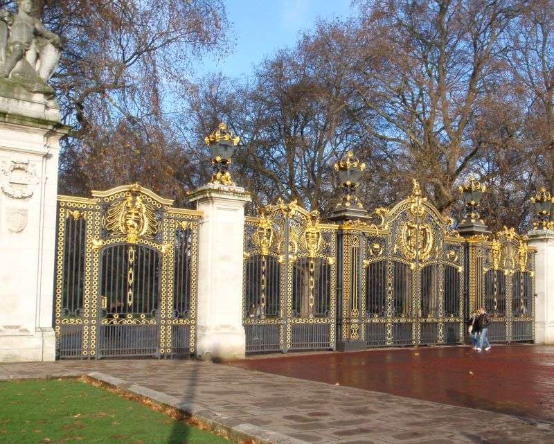 Ozdobna brama w Londynie puzzle online