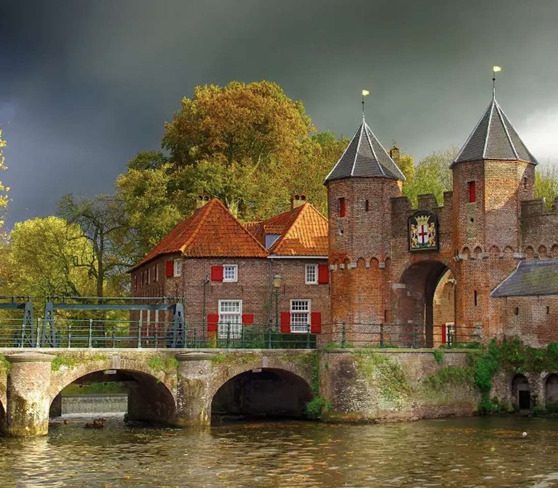 Stary zamek swym pięknem zachwyca puzzle online