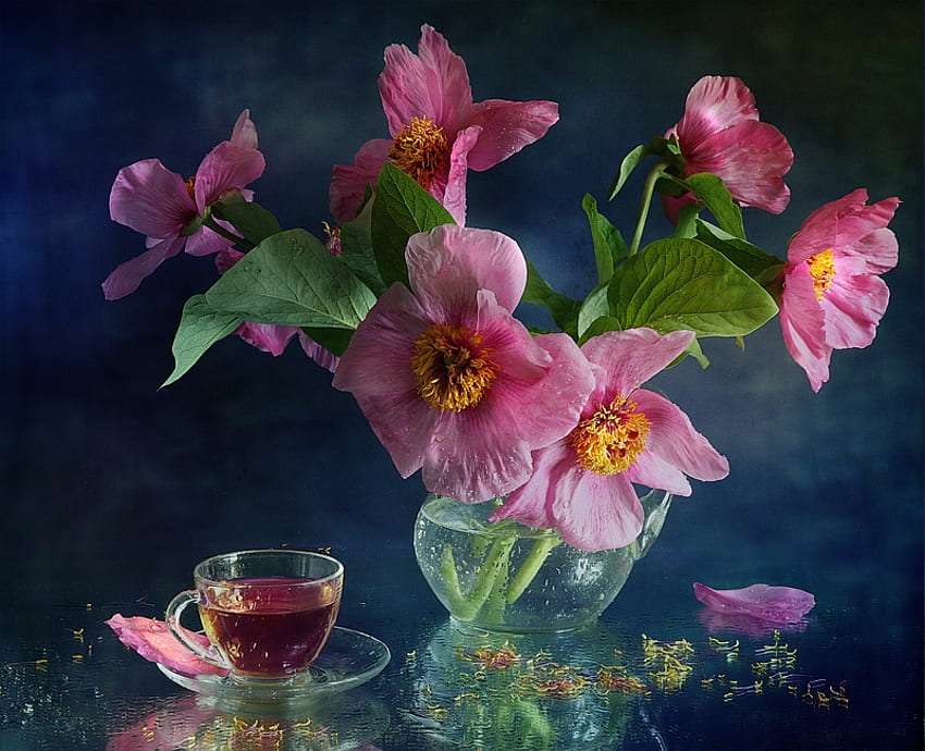 Piękno tych kwiatów i szklanych naczyń puzzle online