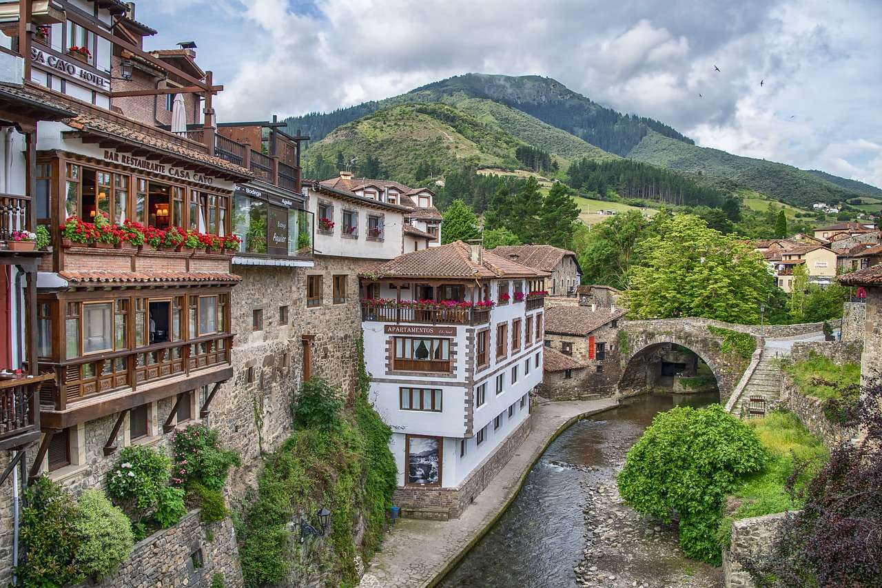 Wiejska wioska Asturii puzzle online