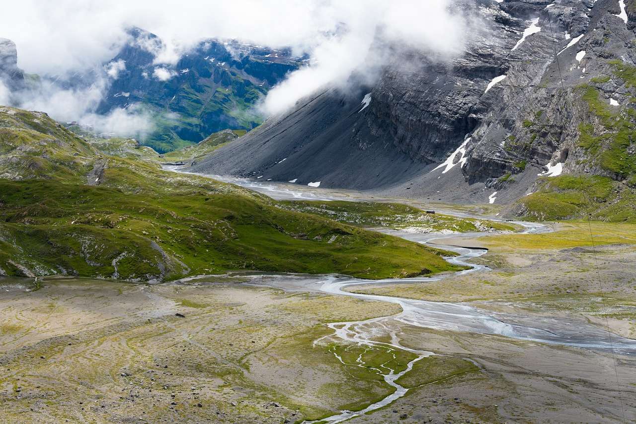 Alpejski górski potok puzzle online