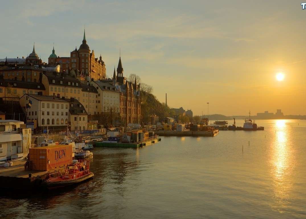 Wybrzeże Sztokholmu o wschodzie słońca puzzle online