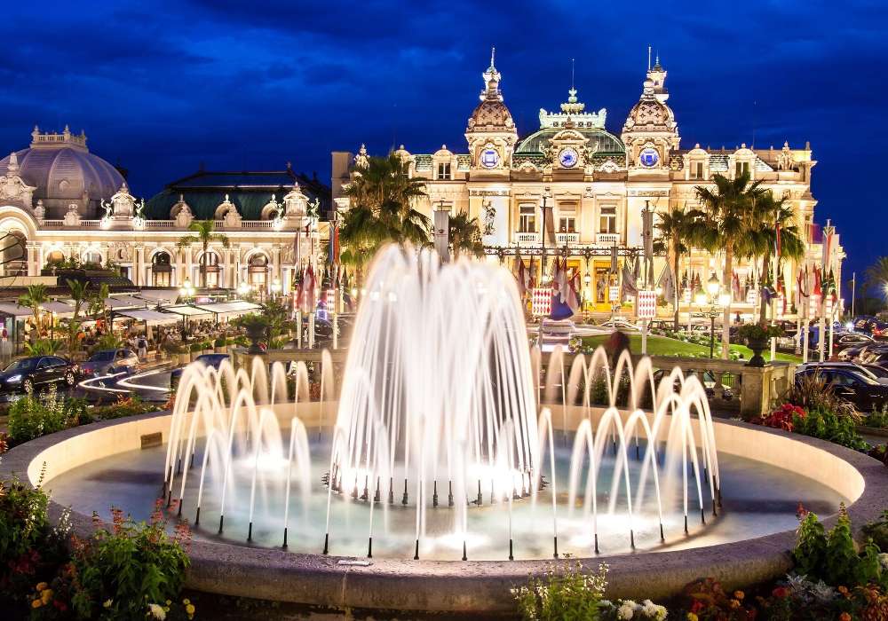 Monaco-Kasyno i pikna muzyczna fontanna puzzle online