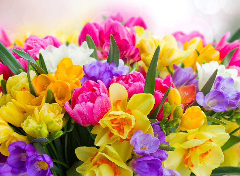 Piękny bukiet z wiosennych kwiatów puzzle online
