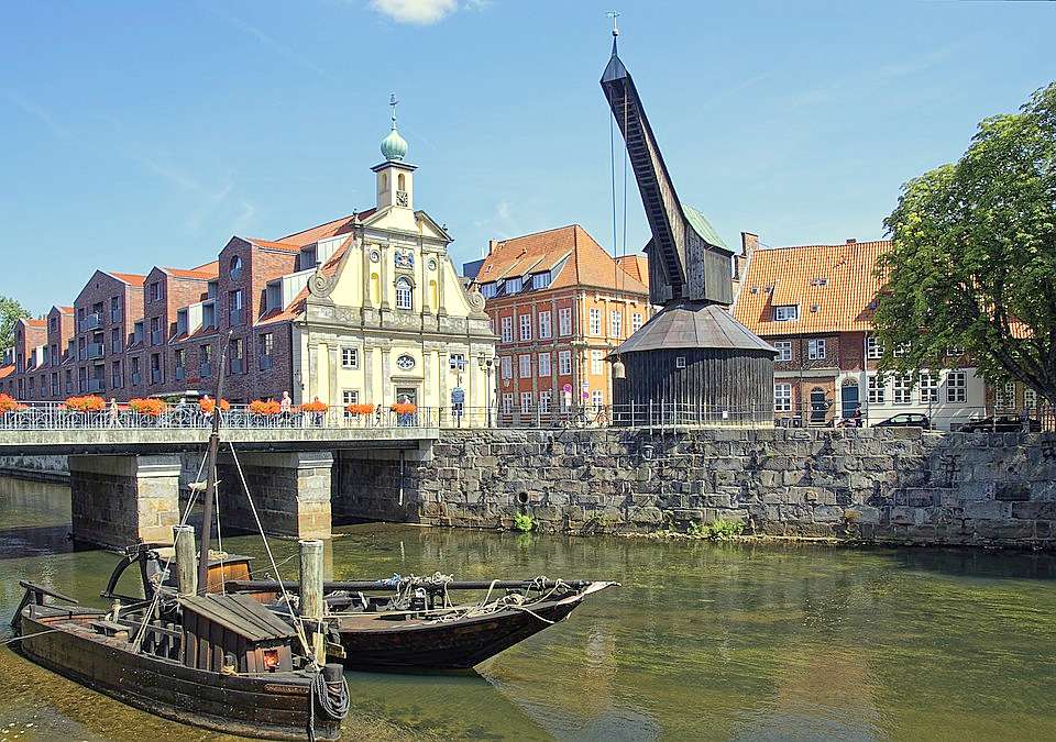 Zabytkowy dźwig portowy przy moście w Lüneburgu puzzle online