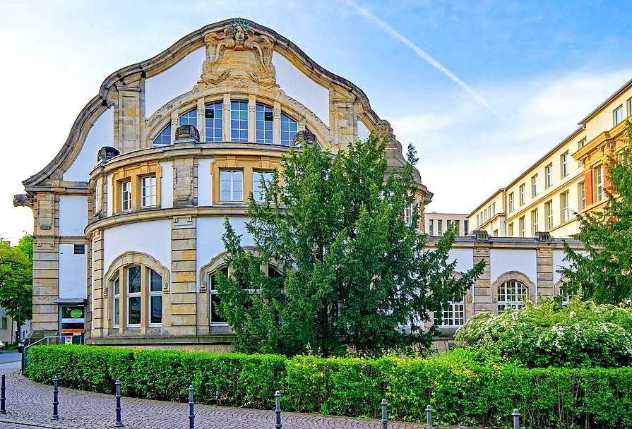 Piękny budynek Uniwersytetu w Darmstadt puzzle online