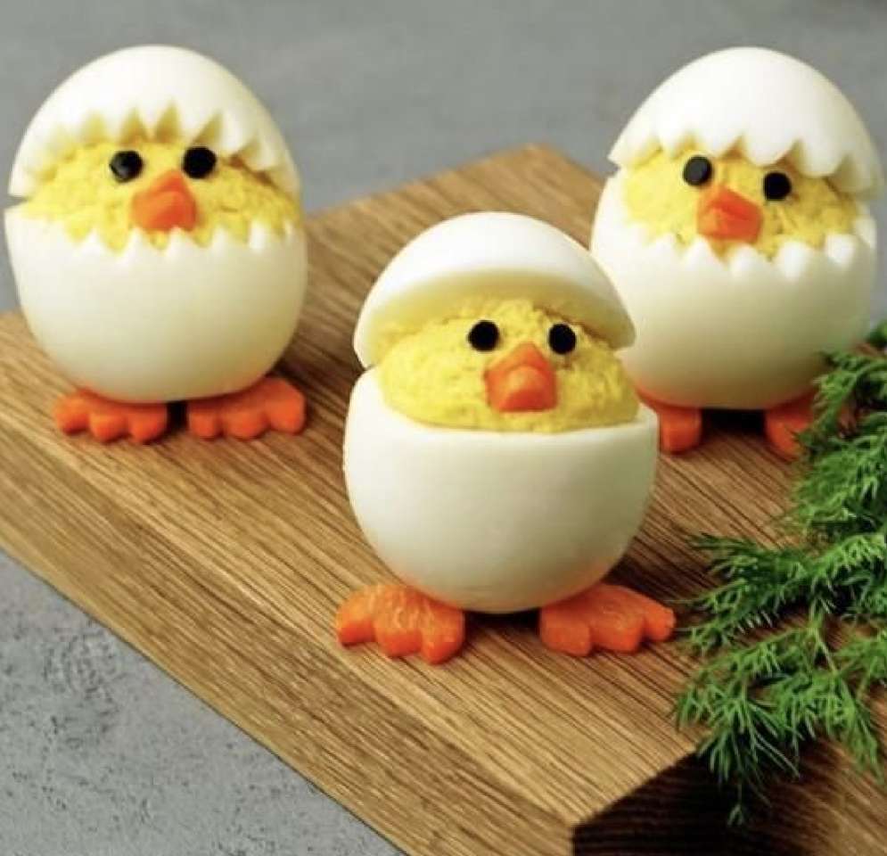 Kurczaczki które goszczą na stole Wielkanocnym puzzle online