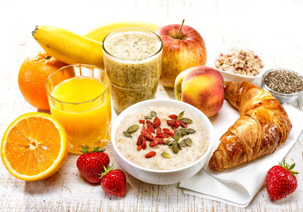 Pożywne śniadanie, rogalik, owoce, sok, płatki owsiane puzzle online
