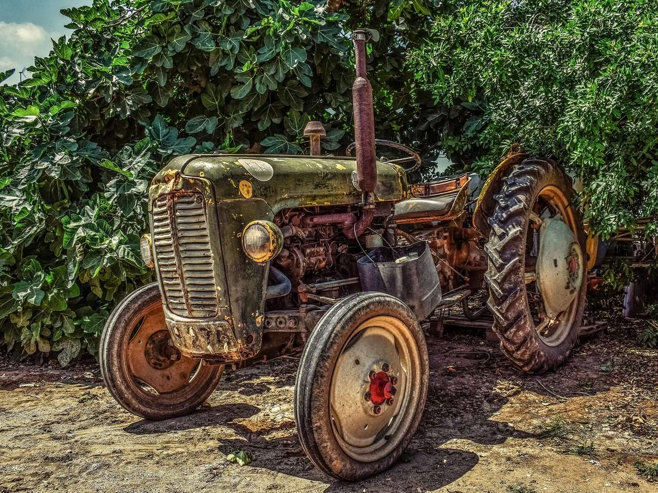 Stary traktor puzzle online