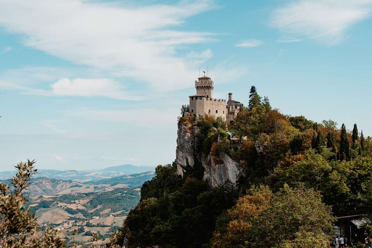 Zamek San Marino puzzle online