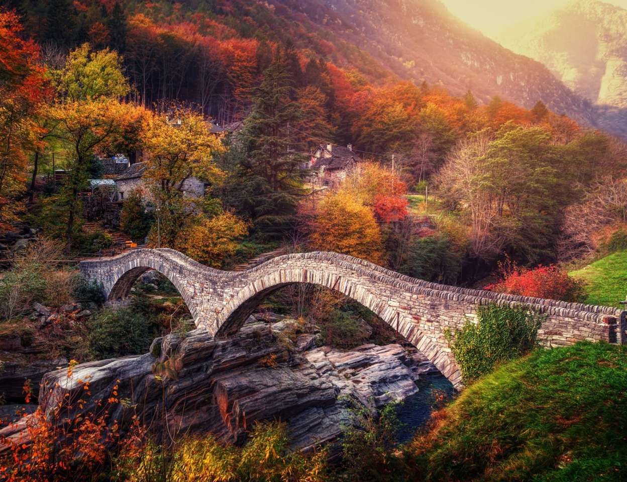 Dolina Verzasca w Szwajcari jesienią, kamienny most puzzle online