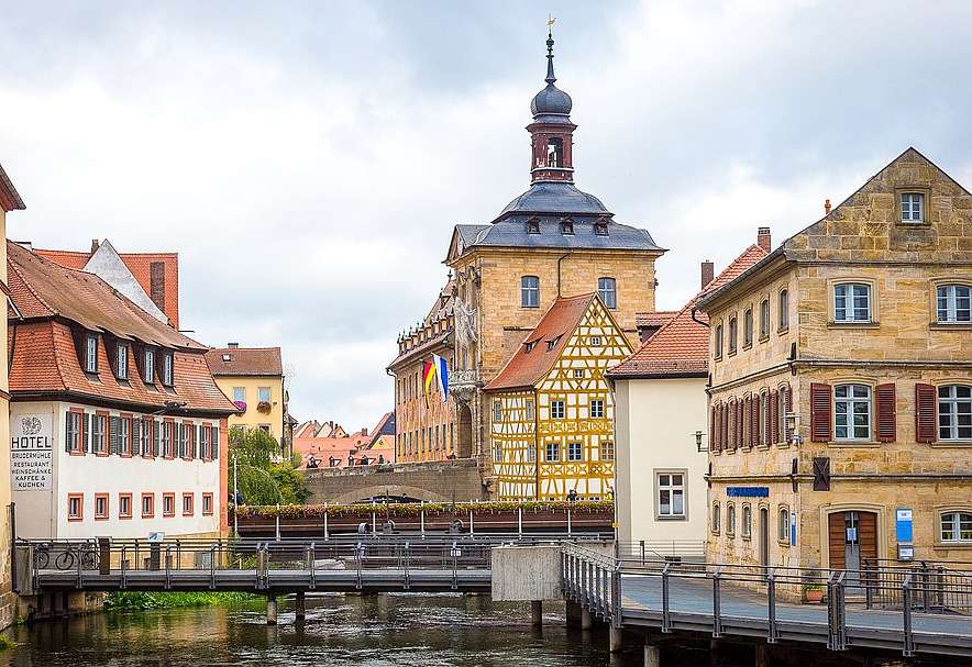 Miasto Bamberg z ratuszem na wodzie (Bawaria) puzzle online