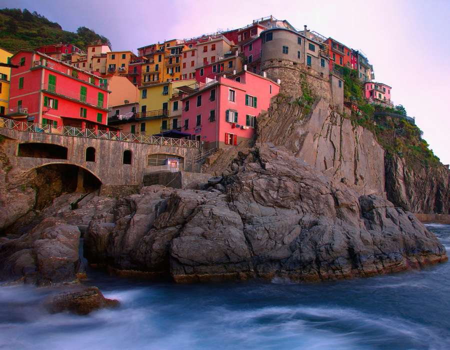 Włochy- Manarola, uroczy kurort na skałach puzzle online