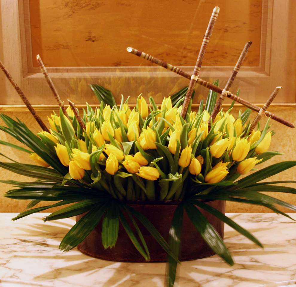 Duży bukiet żółtych tulipanów puzzle online