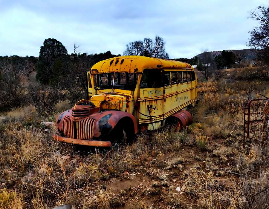 Wspomnienie z przeszłości szkolnego autobusu puzzle online