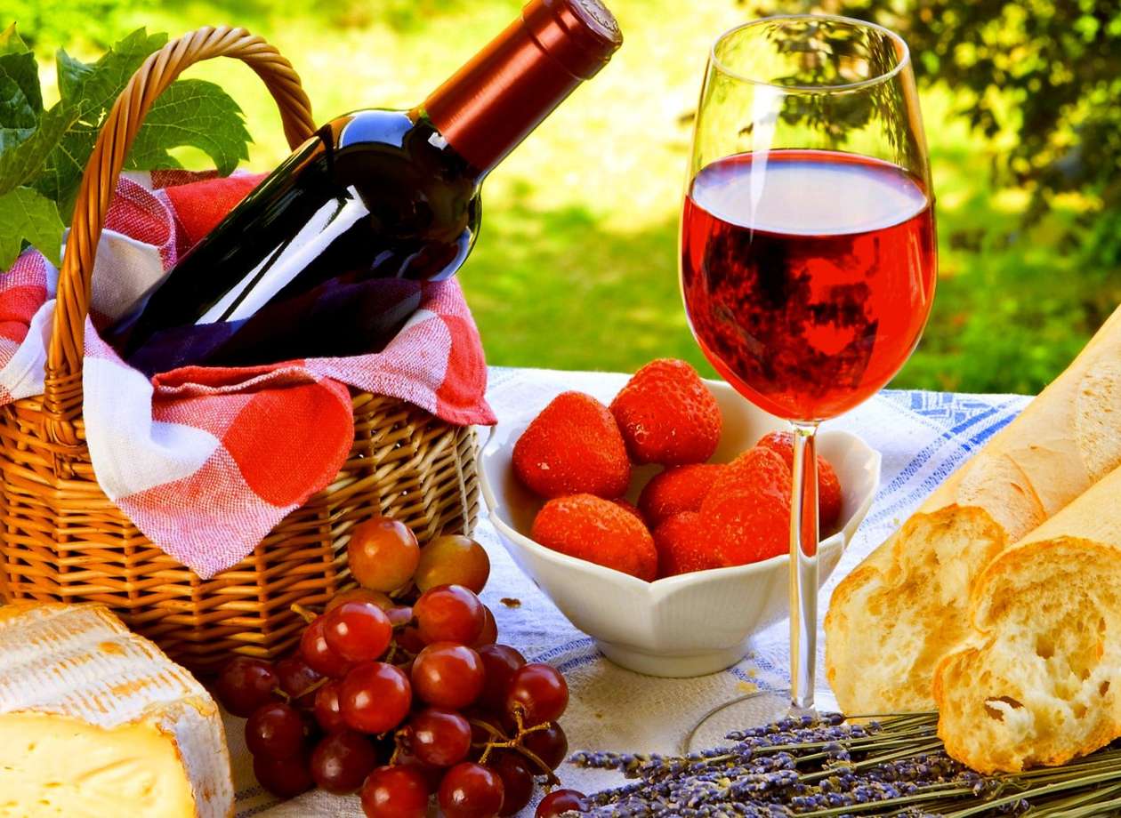 Romantyczna przekąska, wino truskawki, winogrono puzzle online