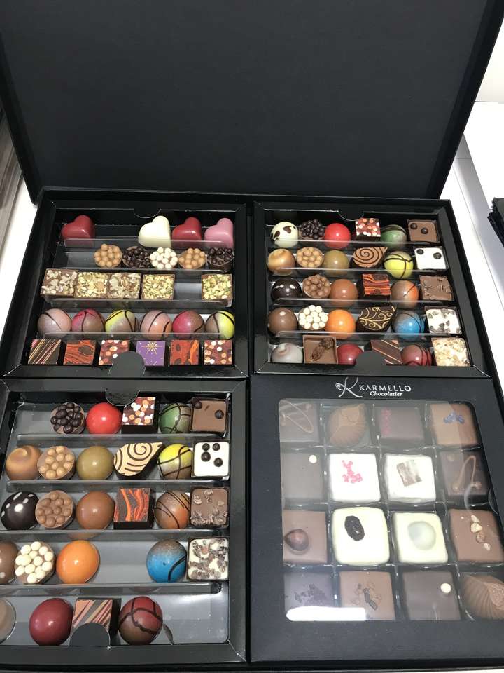 Pudełko pełne czekoladek puzzle online