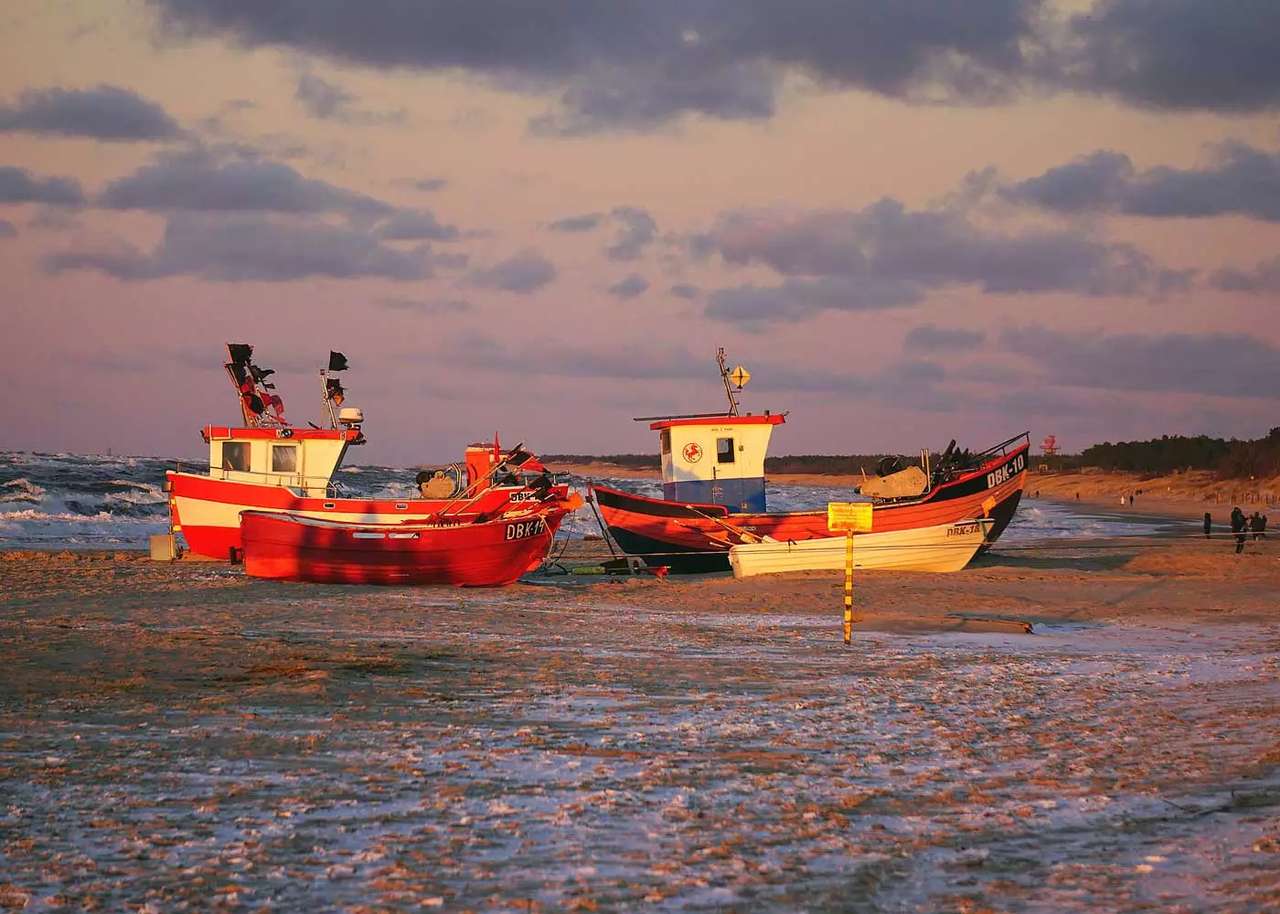 Kuter rybacki na polskiej plaży puzzle online