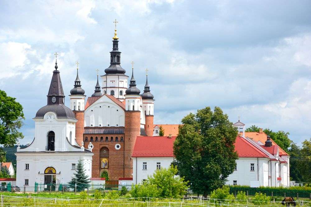 Zespół klasztorny w Polsce puzzle online