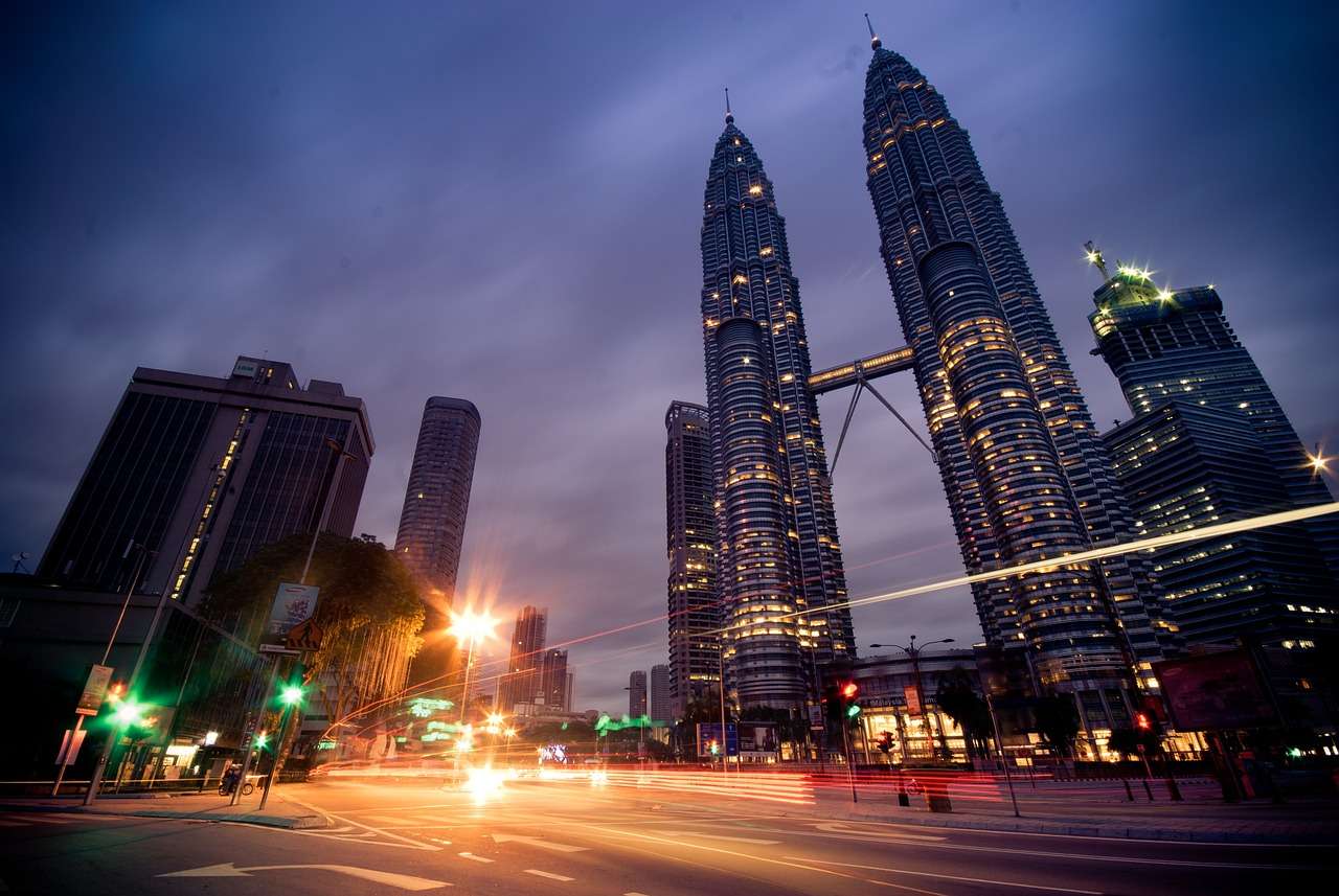 Bliźniacze wieże Petronas w Kuala Lumpur puzzle online