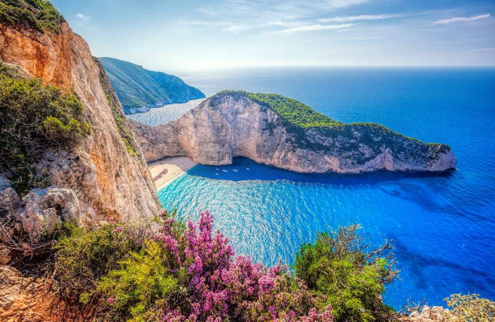Piękno greckiej plaży w Navagio puzzle online