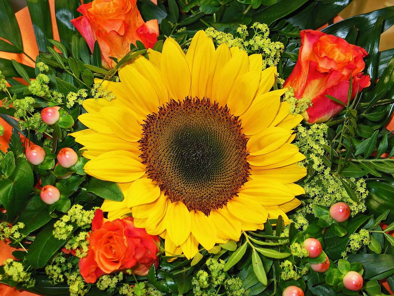 Kwiaty i słonecznik puzzle online