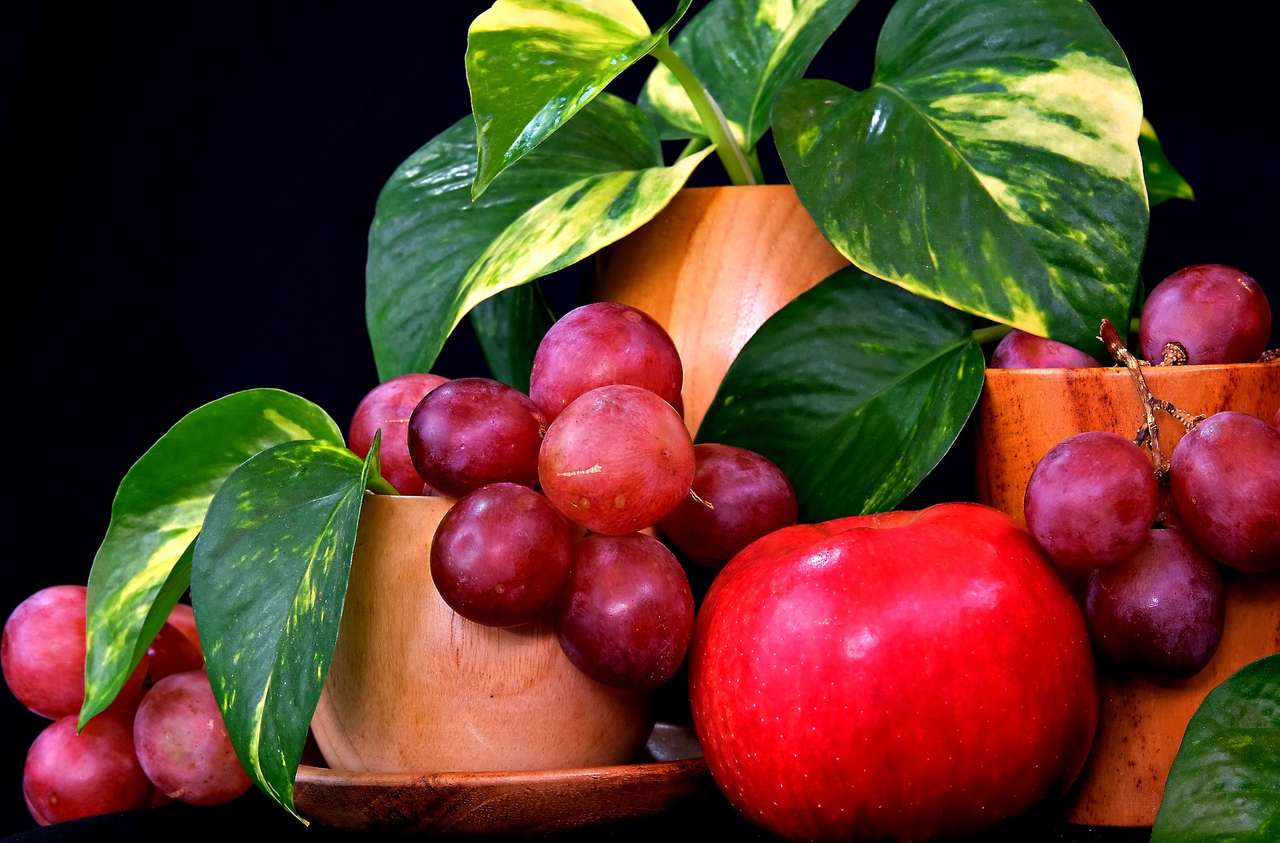 Jabłka i winogrona puzzle online