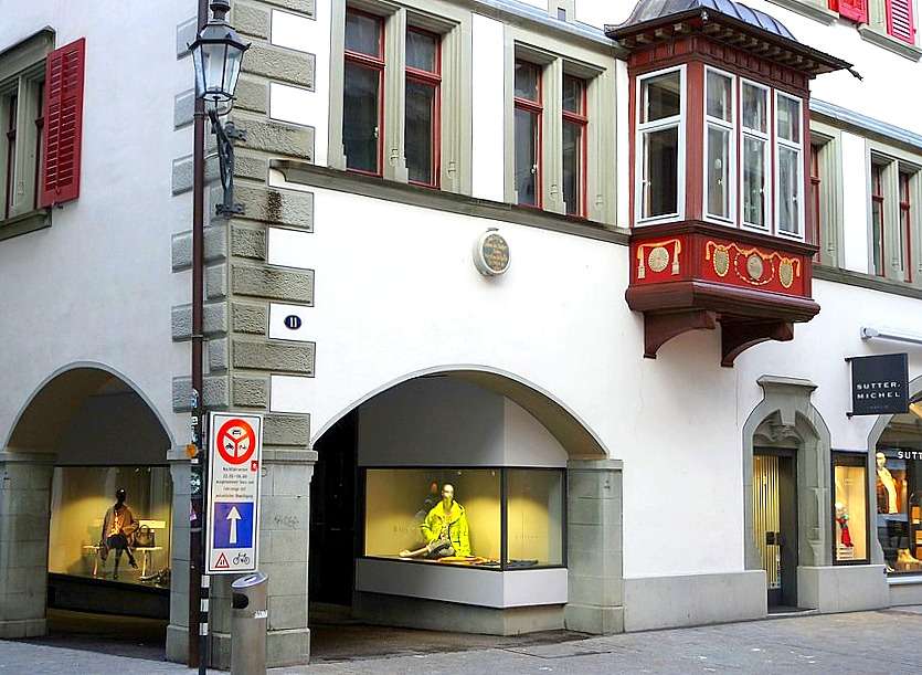 Nowe sklepy w starym domu (St. Gallen, Szwajcaria) puzzle online