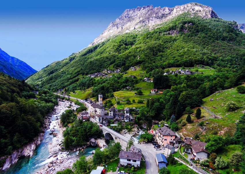 Szwajcaria-Dolina w Locarno w kantonie Ticino puzzle online