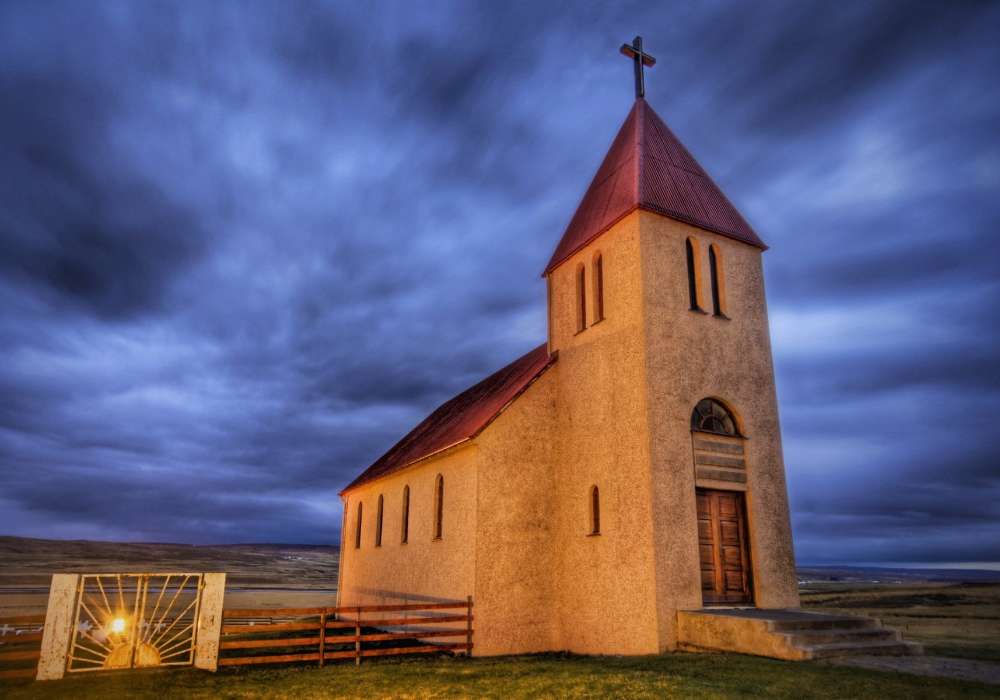 Opuszczony kościół w islandzkiej tundrze puzzle online