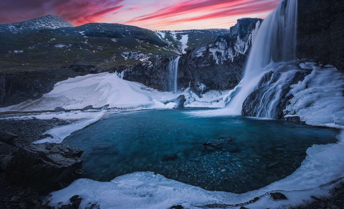 Islandia -Piękny Wodospad Skogafoss puzzle online
