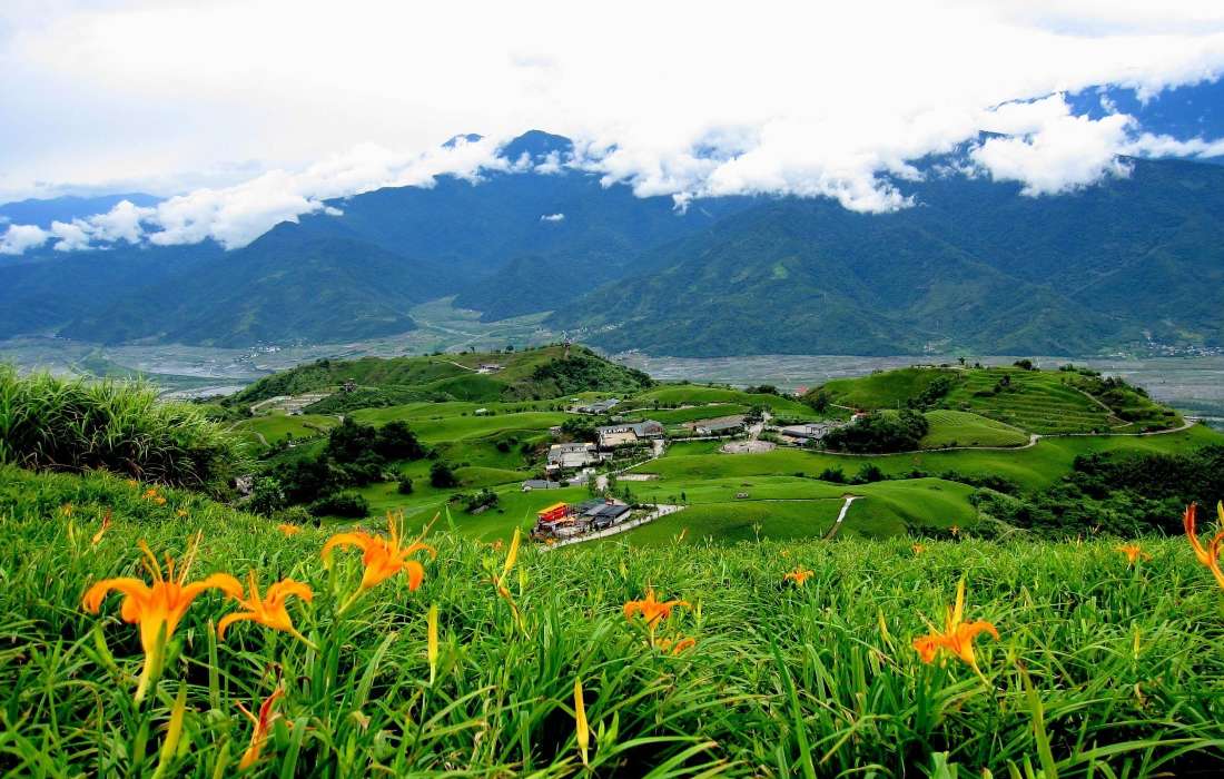 Tajwan-Małe miasto w dolinie zielonej puzzle online
