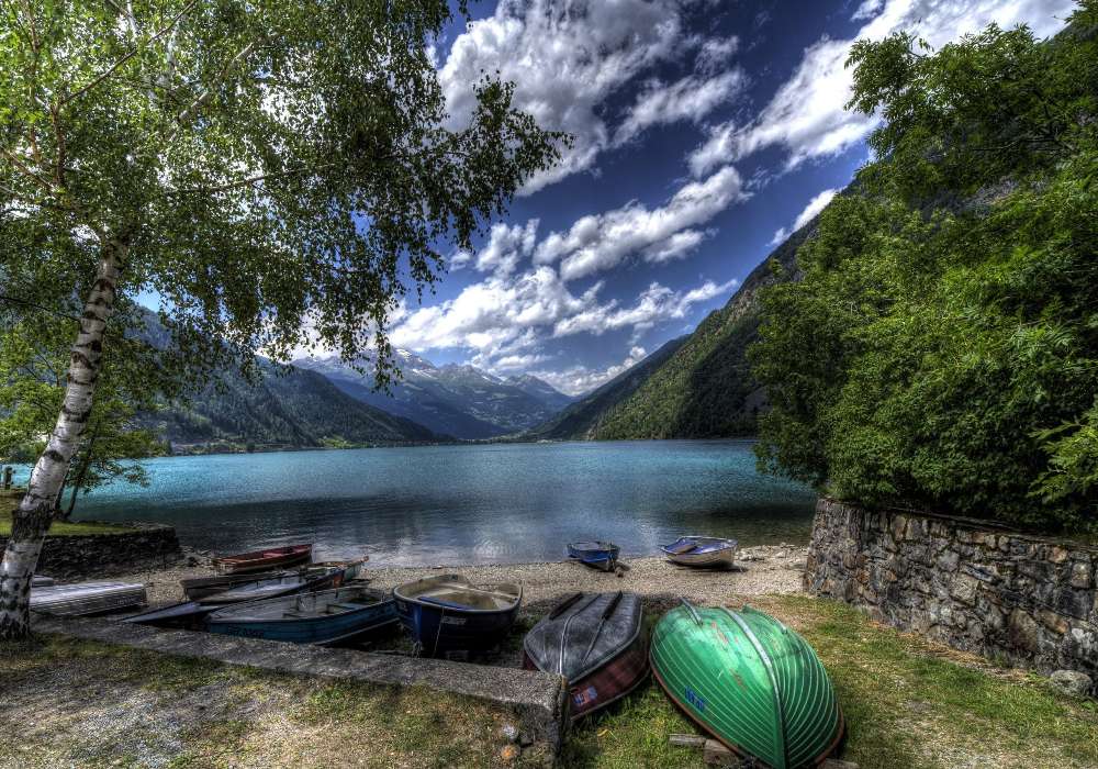 Szwajcaria -Jezioro w Lake Poschiavo-raj wędkarzy puzzle online