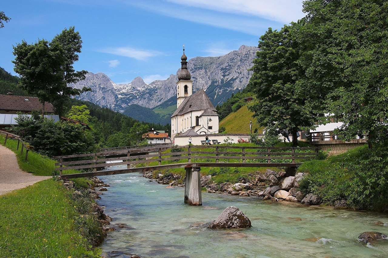 Niemcy-Kościół St Sebastian Ramsau w Bawarii puzzle online