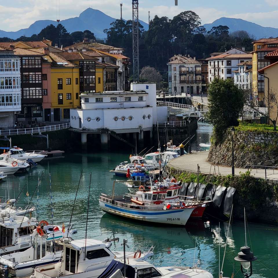 Llanes, Asturia, Hiszpania puzzle online