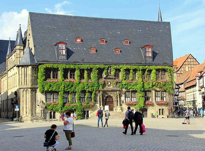 Ratusz w Quedlinburgu latem (Saksonia-Anhalt) puzzle online