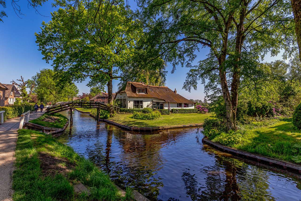 Holandia -Giethoorn domek na wyspie kanału wodnego puzzle online