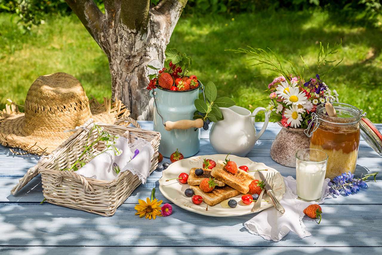 Cudny bukiet piknikowy i miejsce w ogrodzie puzzle online