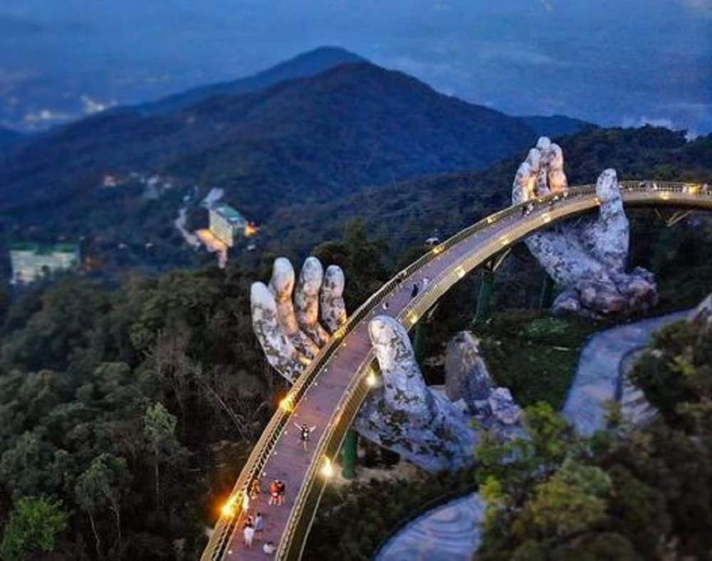 Most Rąk - Da Nang - Wietnam puzzle online