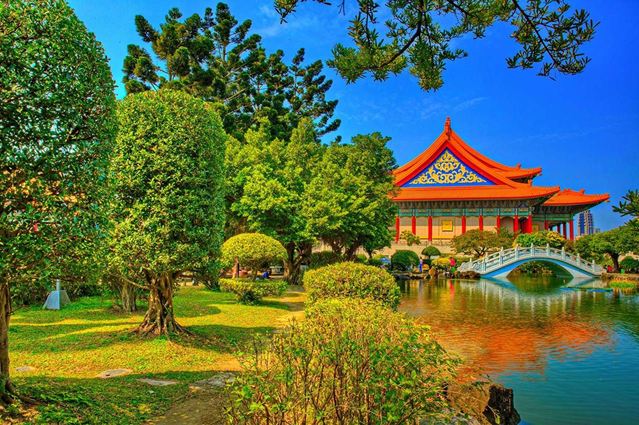 Tajwan - Świątynia nad Stawem Chiang Kai-shek puzzle online