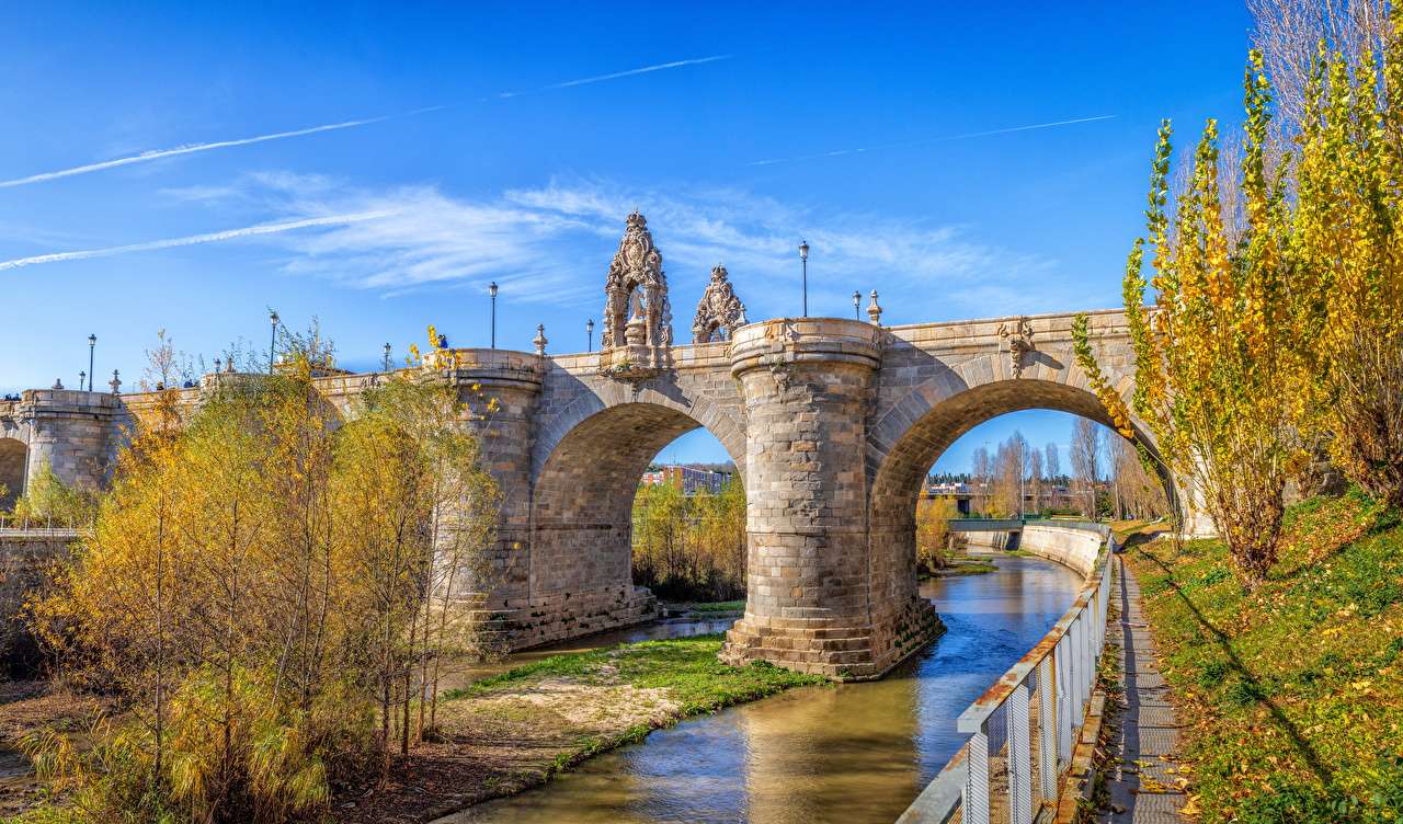 Madryt-piękny stary rzeźbiony most Toledo puzzle online