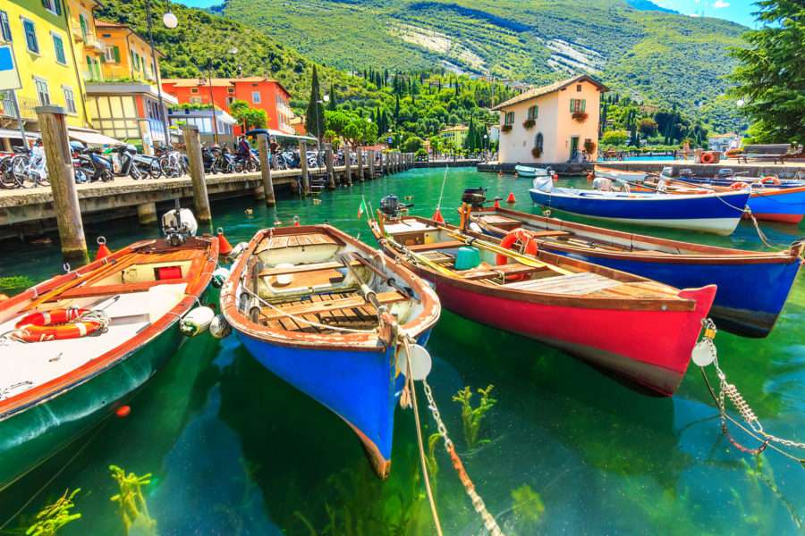 Jezioro Garda z łódkami puzzle online