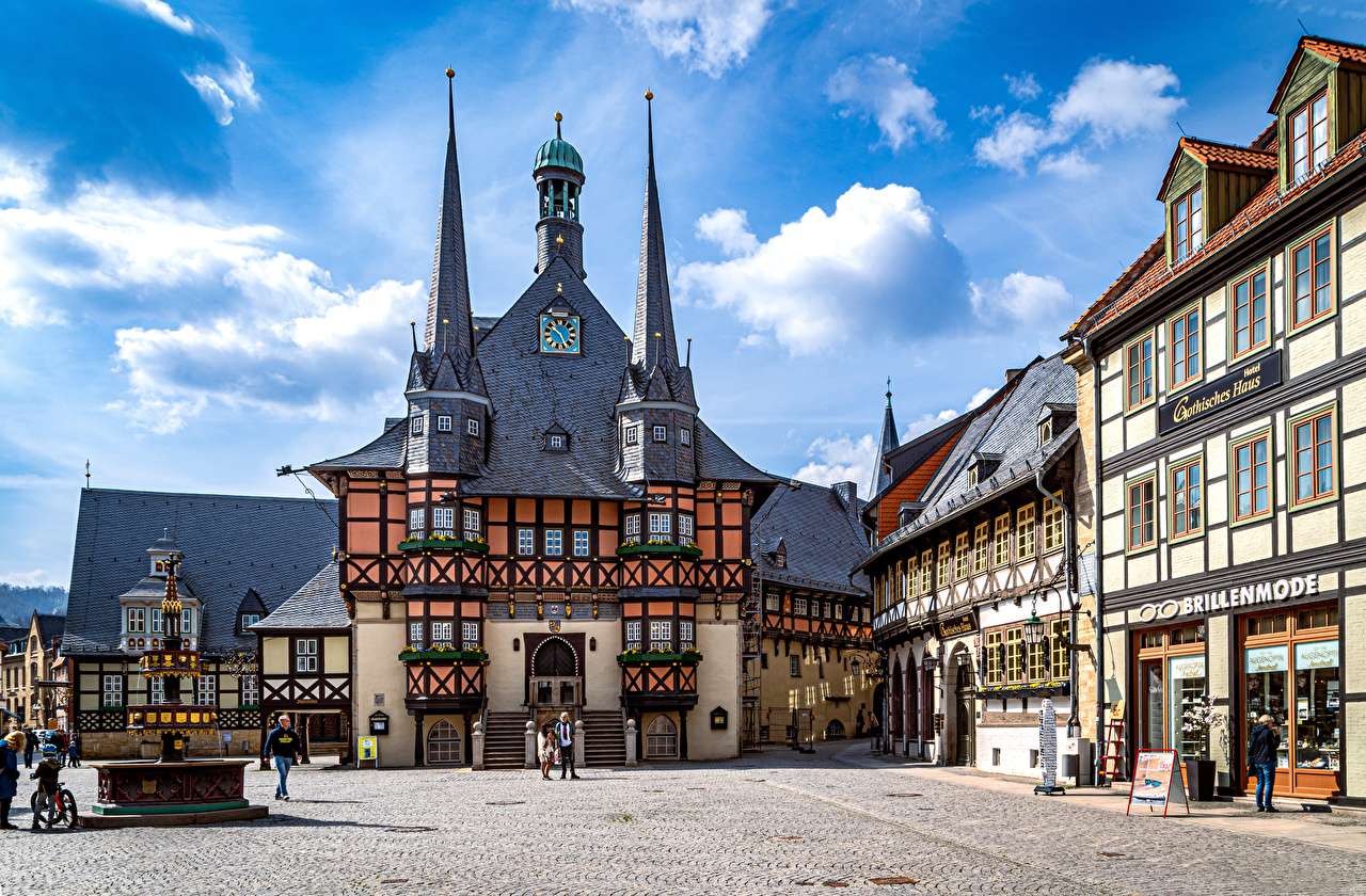 Niemcy-Pięknyrynek z Ratuszem w Wernigerode puzzle online