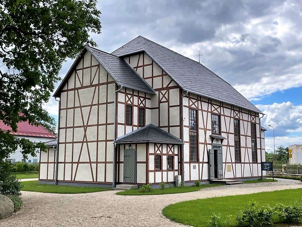 Budynki z muru pruskiego w dolinie Hirschberg w Polsce puzzle online