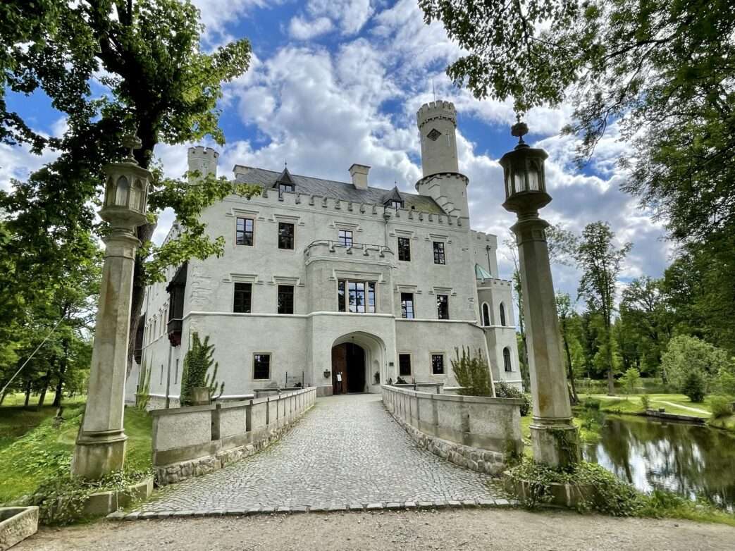 Zespół pałacowy Karpniki w Polsce puzzle online