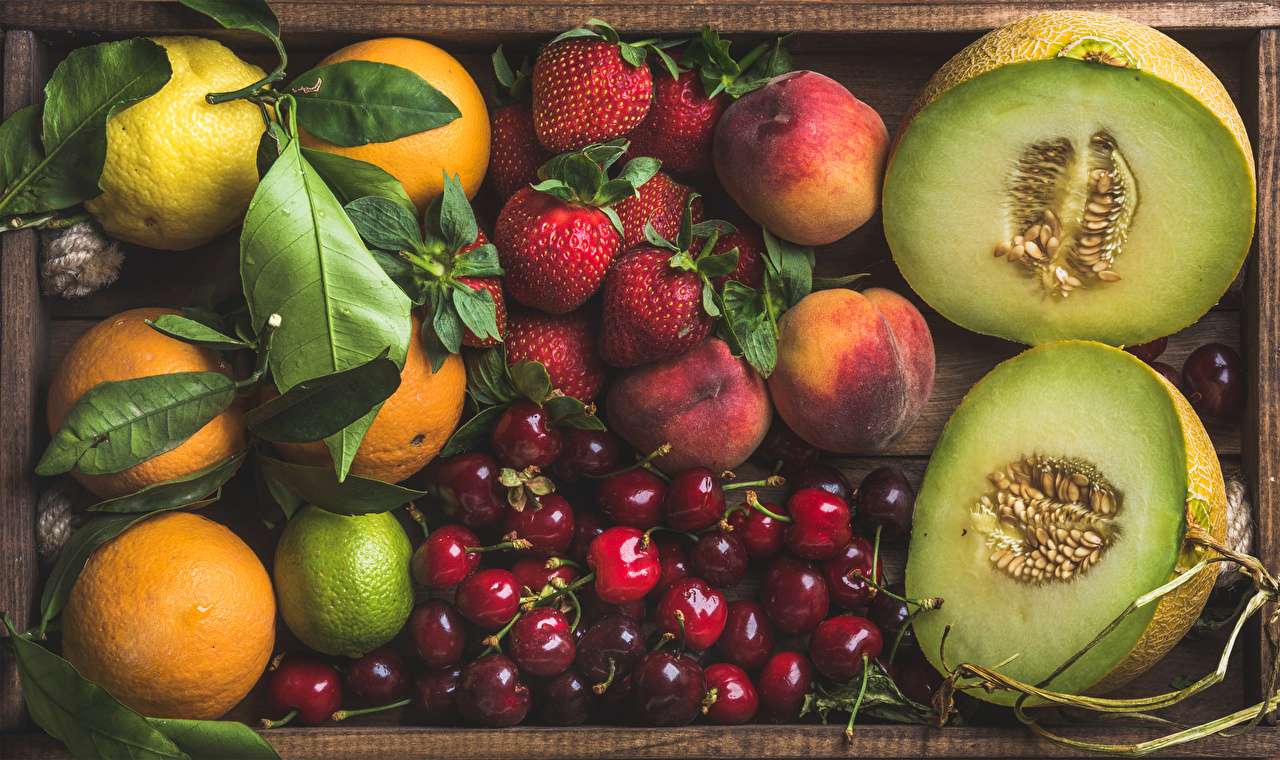 Smaczne -Owoce Melon Wiśnia Brzoskwinie Truskawki puzzle online