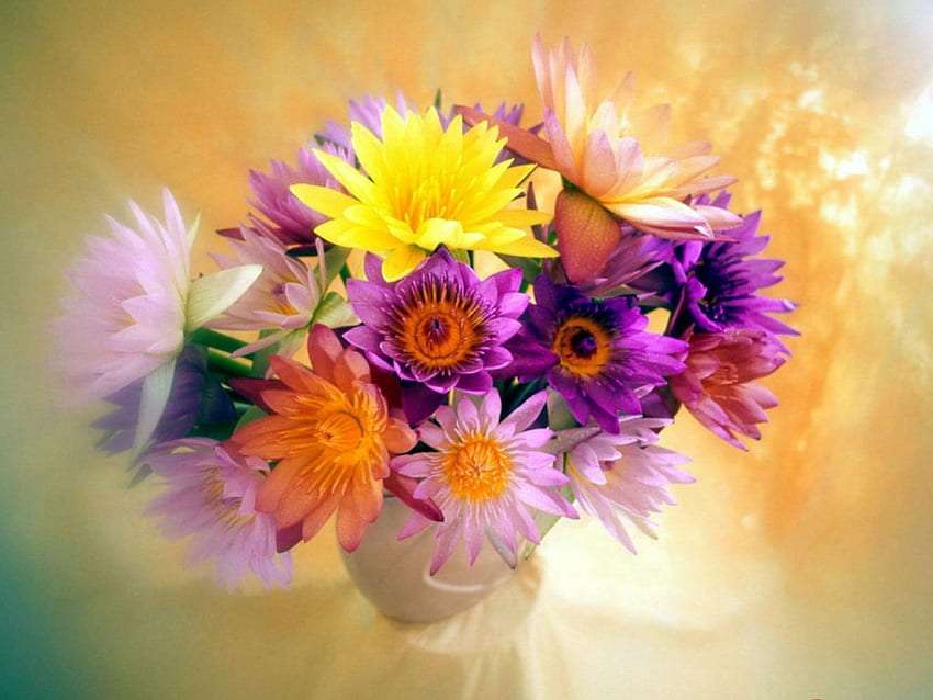 Piękny bukiet- kolorowe kwiaty w wazonie puzzle online