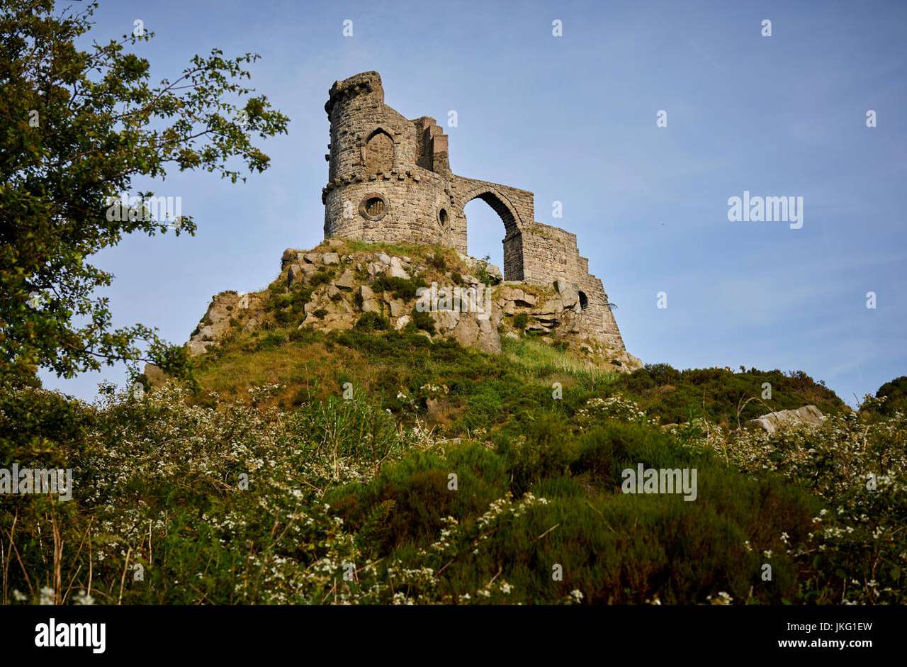zamek na wzgórzu puzzle online
